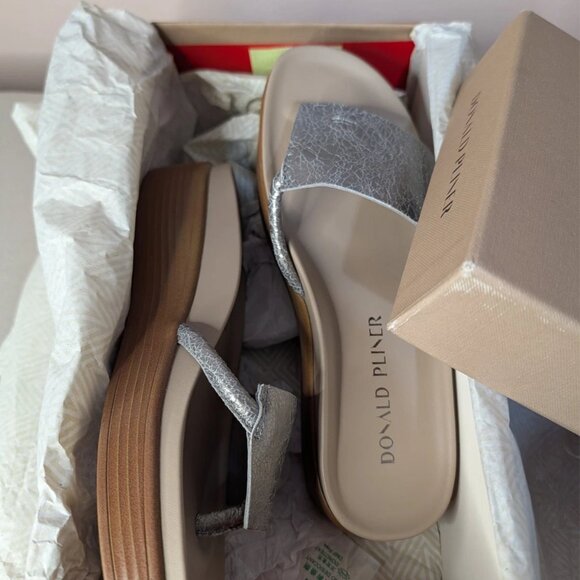 Donald Pliner Fifi Slide Sandals Light Taupe Pebbled Metallic Leather Size 6 - Picture 2 of 11